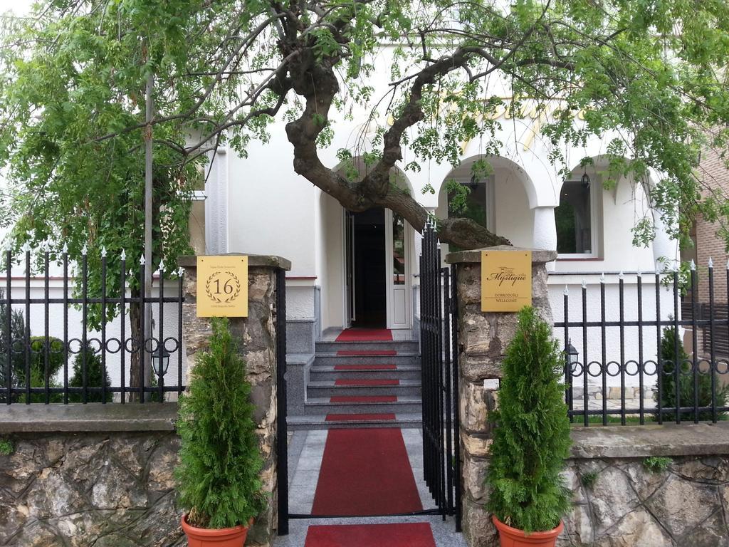 Villa Mystique Belgrado Exterior foto